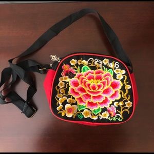 Vintage embroidered crossbody bag